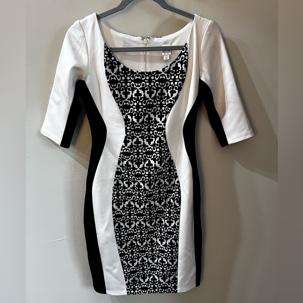 Signature by Sangria Black and White Half Sleeve Dress